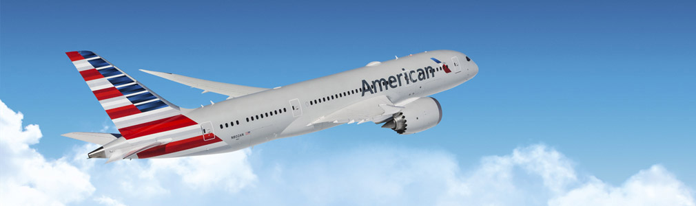 Avión de American Airlines en el cielo